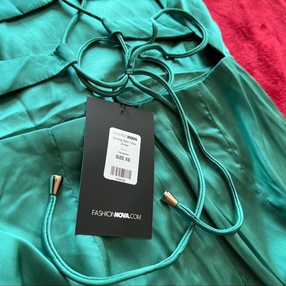 SatinβMaxi dress withΒ slit - Picture 9 of 9